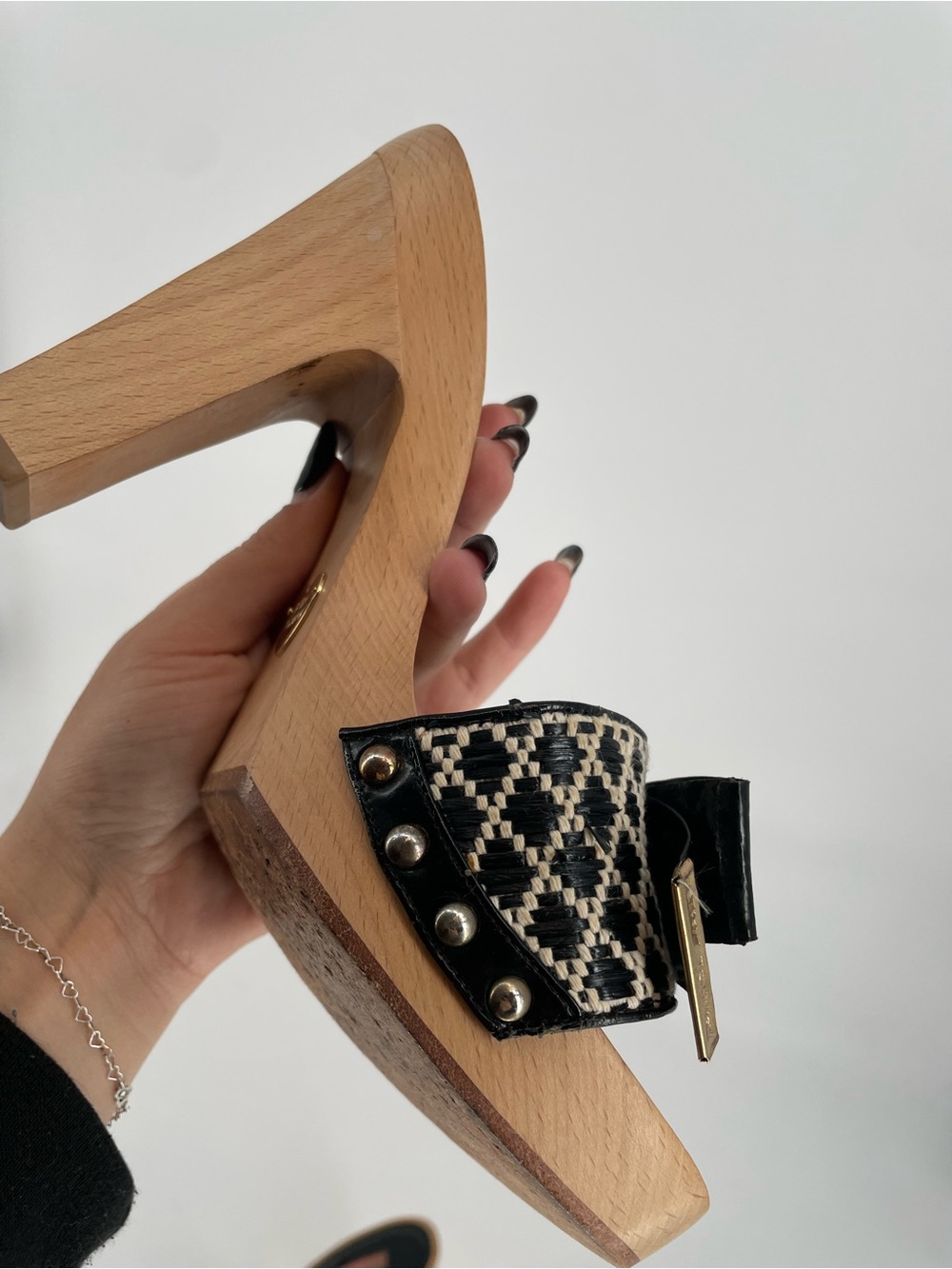 Vintage Betsey Johnson Wooden Heeled Mules With Patent Bow Detail 5” Heel - Picture 9 of 16